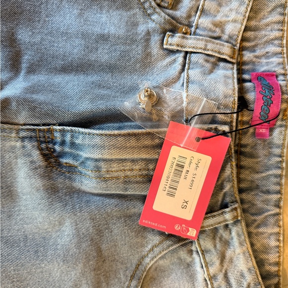 Edikted Raelynn Washed Low Rise Jeans - Picture 8 of 8